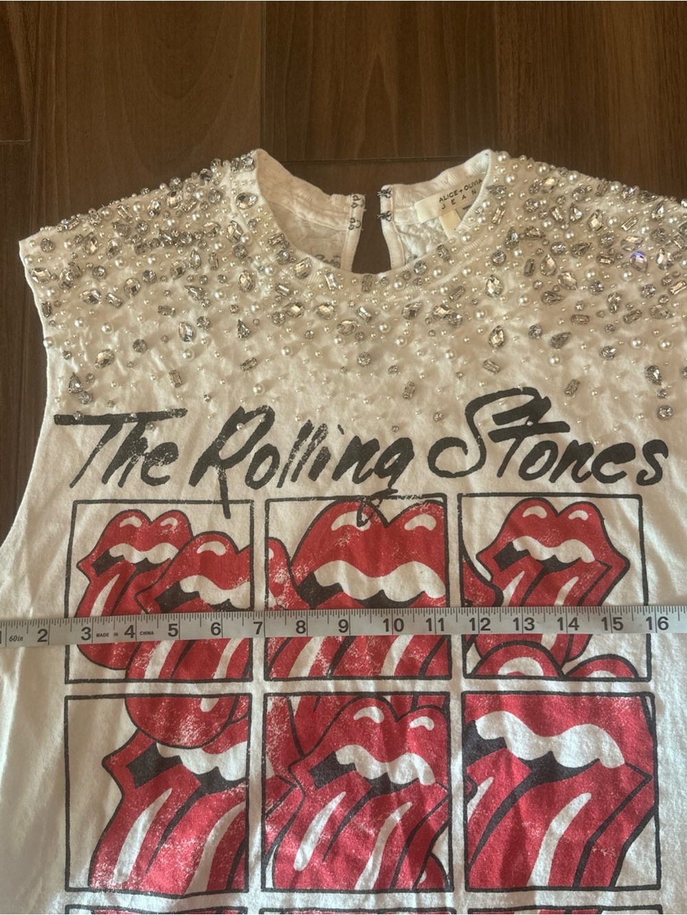 ALICE + OLIVIA
Micah Crystal Detail
Rolling Stones Graphic
Muscle T-Shirt Sz M/L - Picture 6 of 7